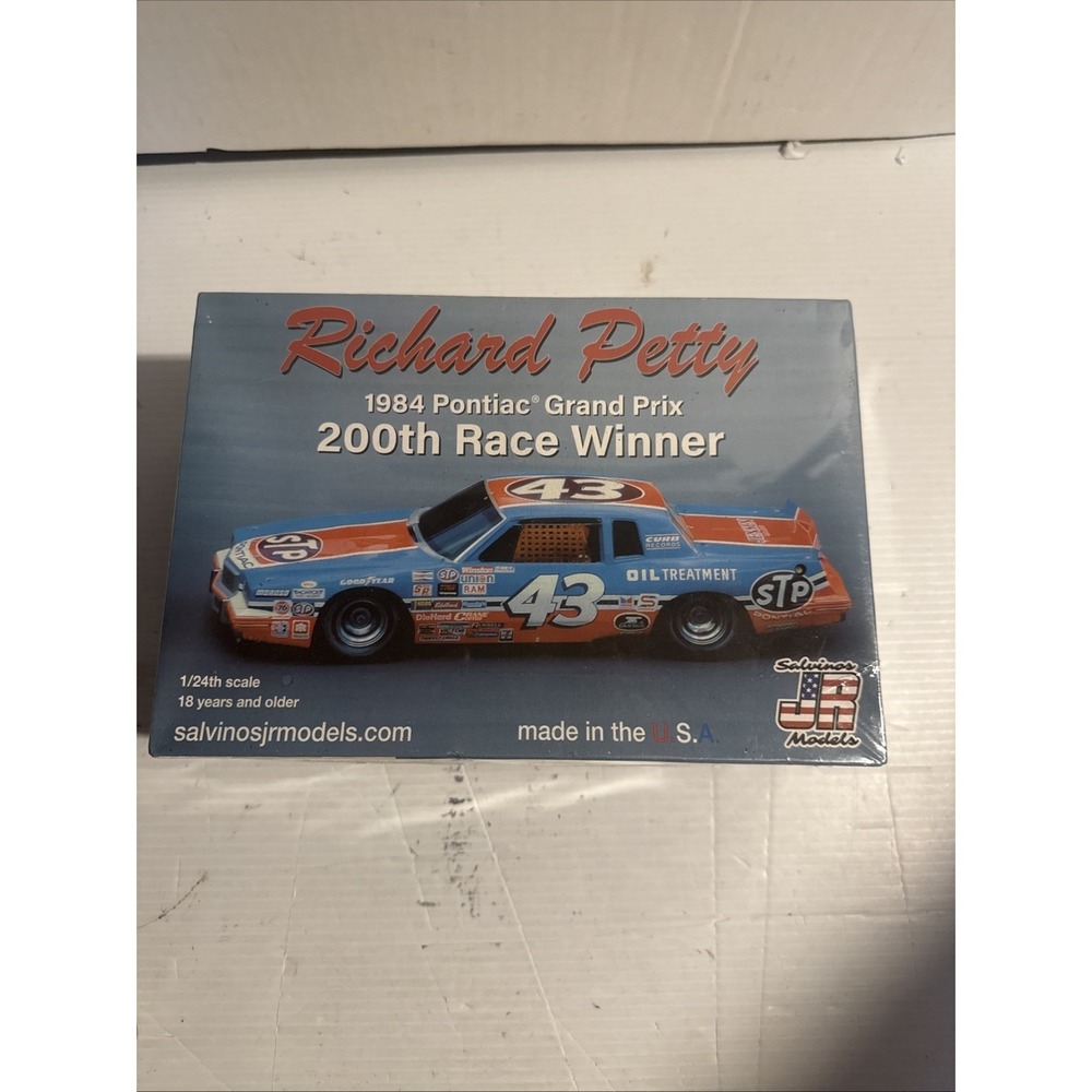 Salvinos Jr Richard Petty 1984 Pontiac Grand Prix 200th Winner 1:24 SC Model Kit